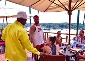 Museveni cracks jokes with Israel Tourists at Chobe Safari Lodge
